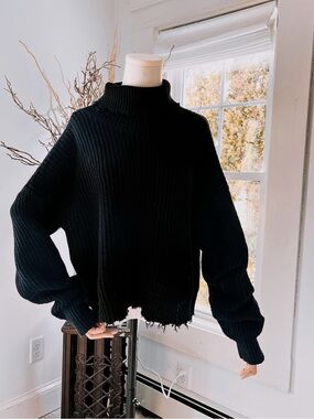 FOREVER 21 DISTRESSED, KNIT TURTLENECK SWEATER 🖤